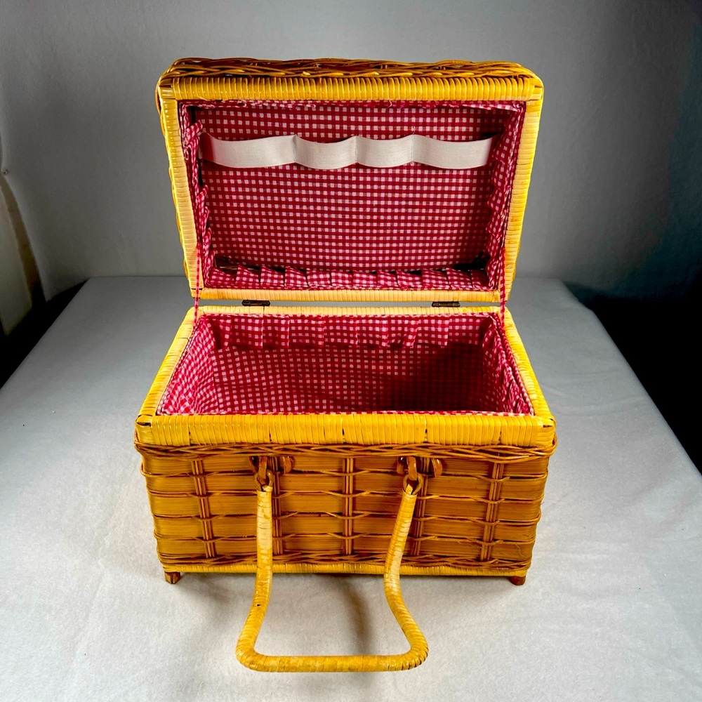 Vintage Woven Bamboo Picnic Basket Lined 12”x8”x9” Dual Handles Light Stain EUCl